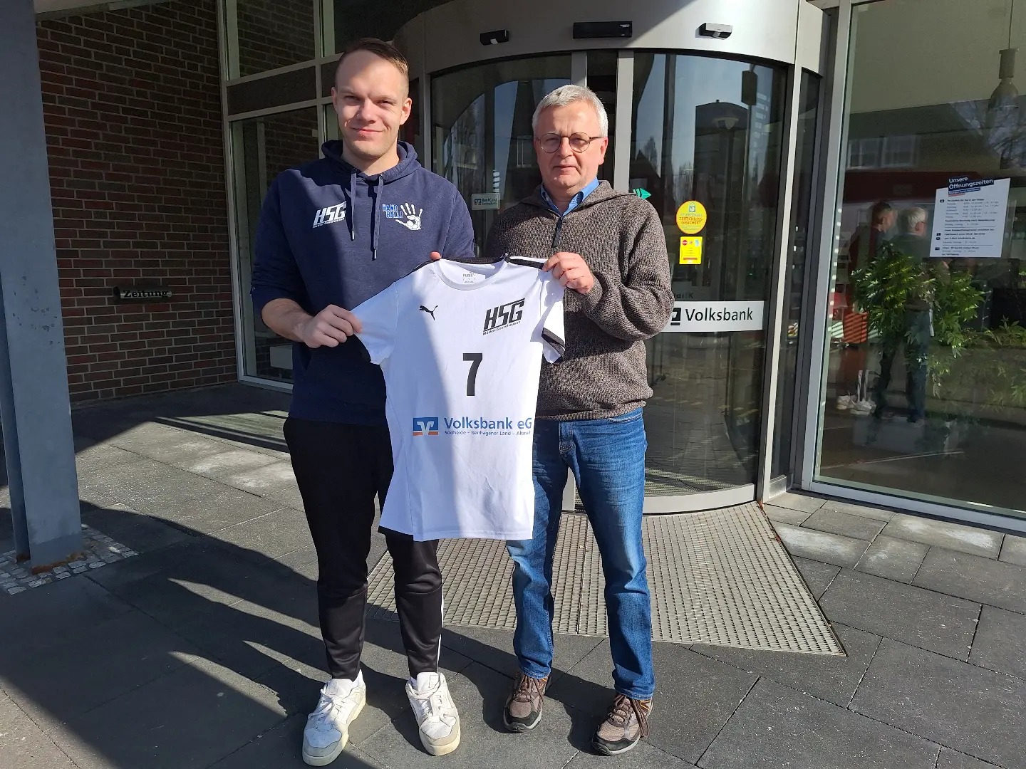 Volksbank Trikot Übergabe